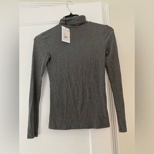 Theory turtleneck. NWT.